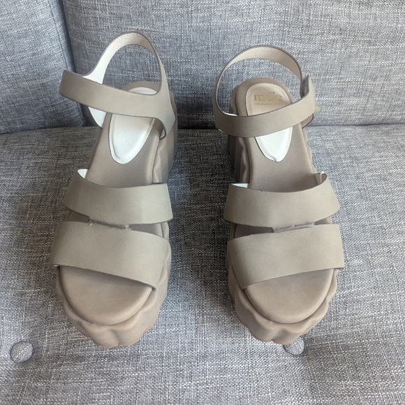 Taupe Playful platform sandals Made in Italy Size 9 New - Picture 3 of 6